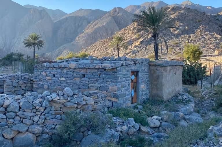 Фотограф из Эмиратов сделал редкий снимок 250-летнего инструмента для консервирования кофе в Рас-эль-Хайме