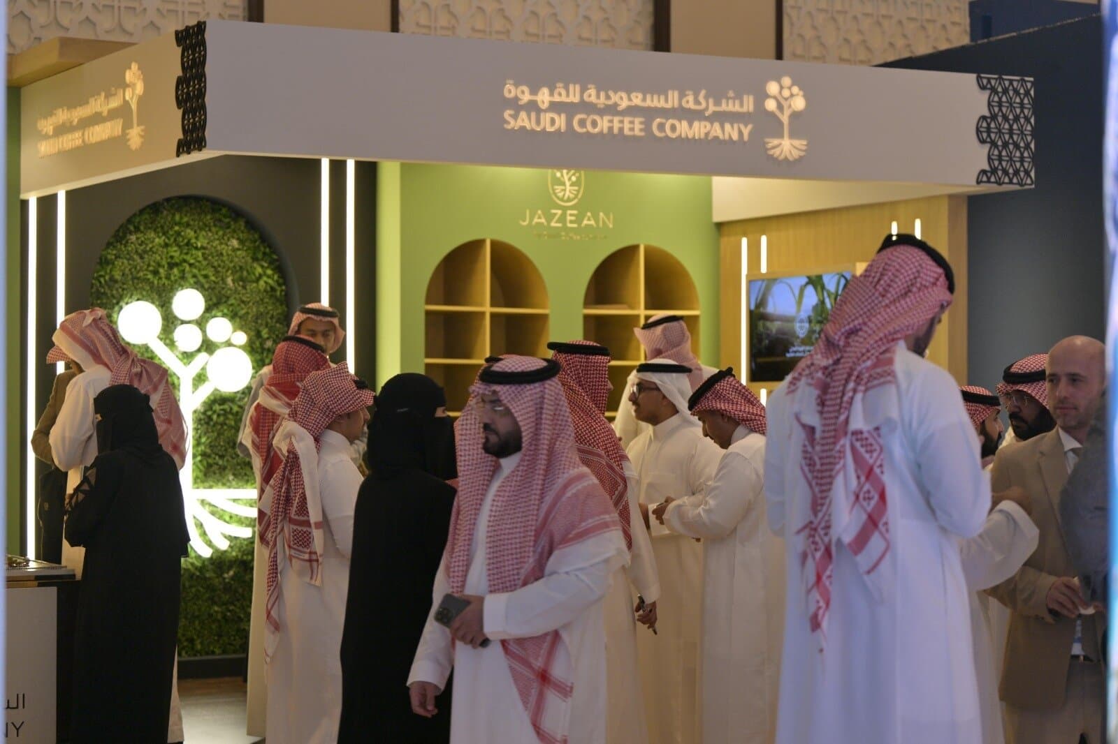 Саудовская кофейная компания участвует в Джазанском инвестиционном форуме, подписывая четыре меморандума о взаимопонимании, направленных на развитие местной кофейной индустри.