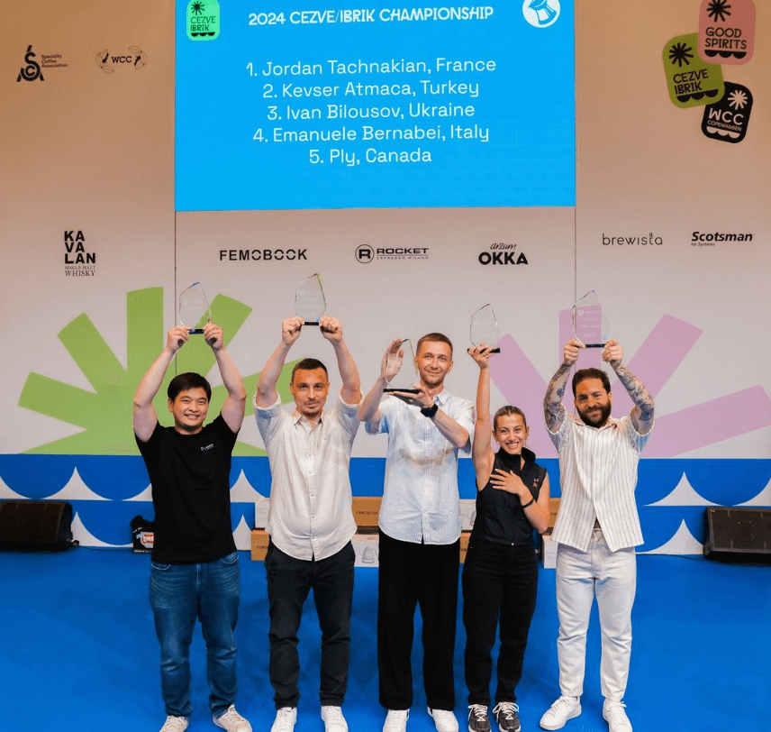 Джордан Тачнакиан побеждает на Чемпионате мира по приготовлению кофе в цезве 2024 в Копенгагене