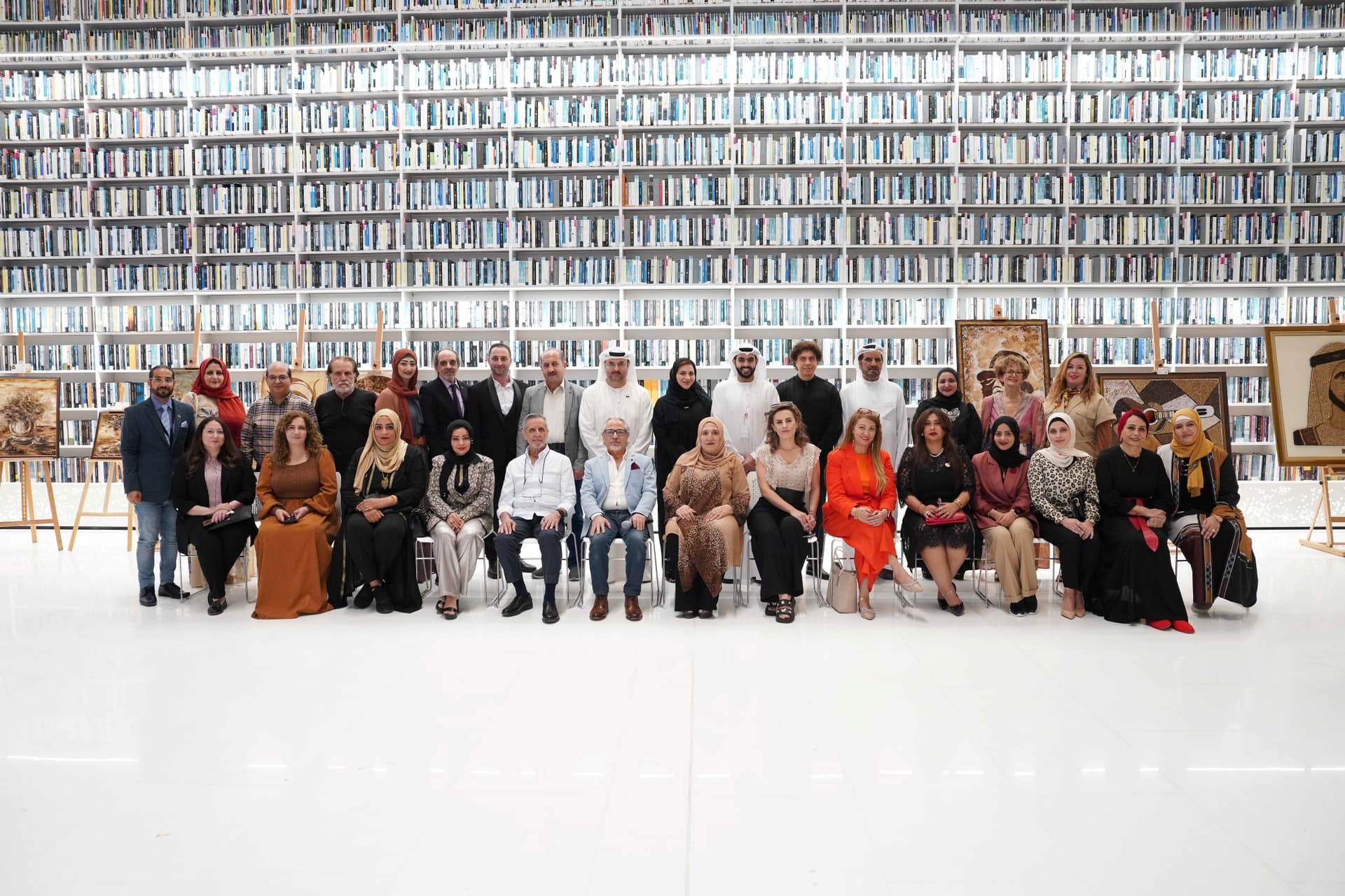 Библиотека Мухаммеда бин Рашида отметила Международный день кофе в художественной и нестандартной форме