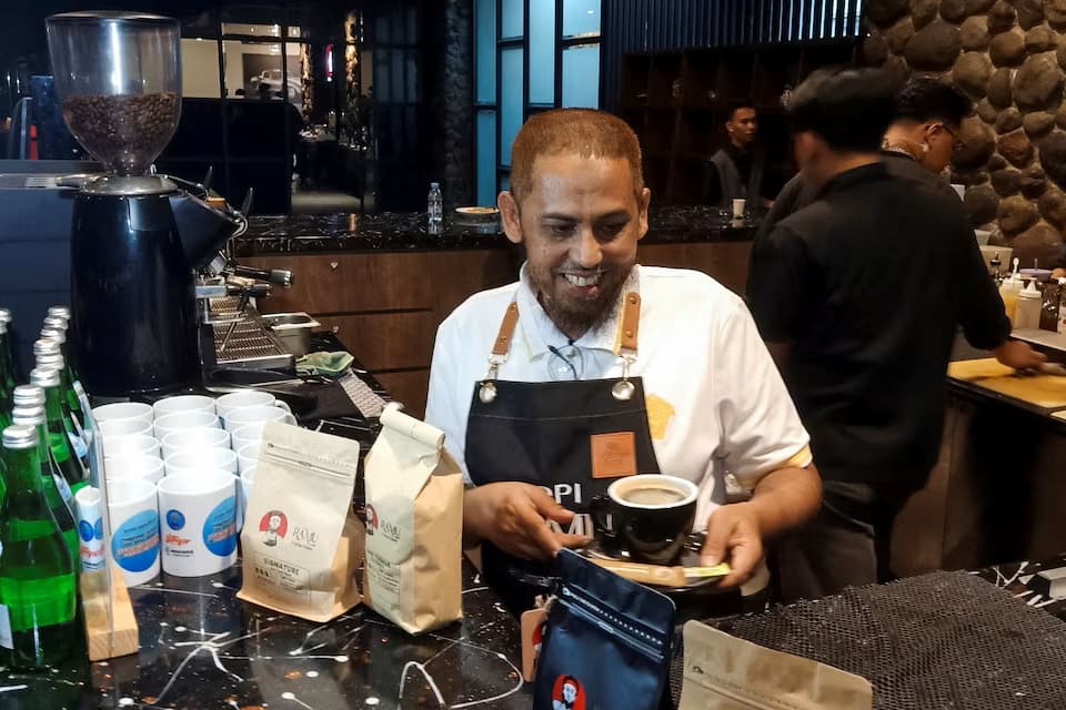 От террориста к предпринимателю: Умар Патек запускает кофейный бренд и обещает поддержку жертвам теракта на Бали