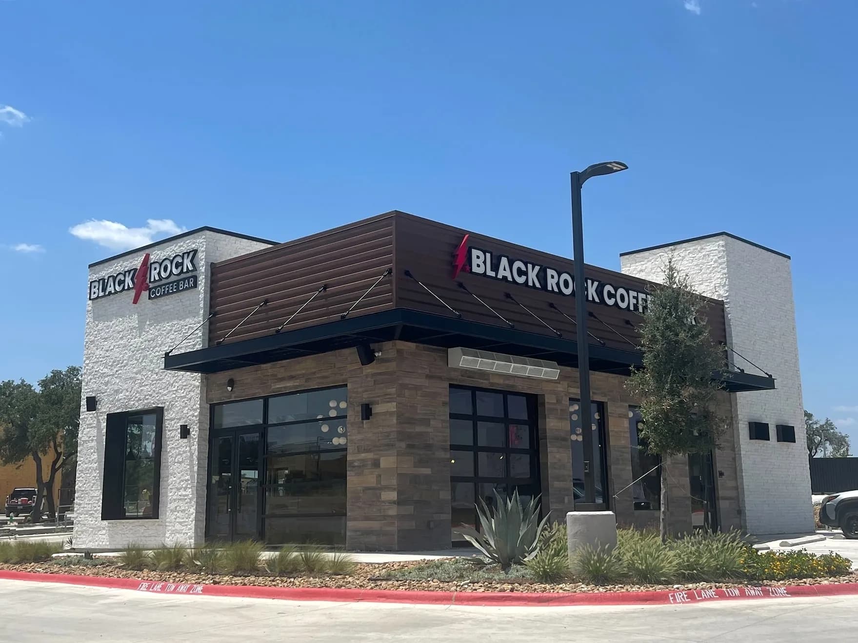 «Блэк Рок Кофе» нацелена на оценку в 861 миллион долларов при выходе на биржу в США