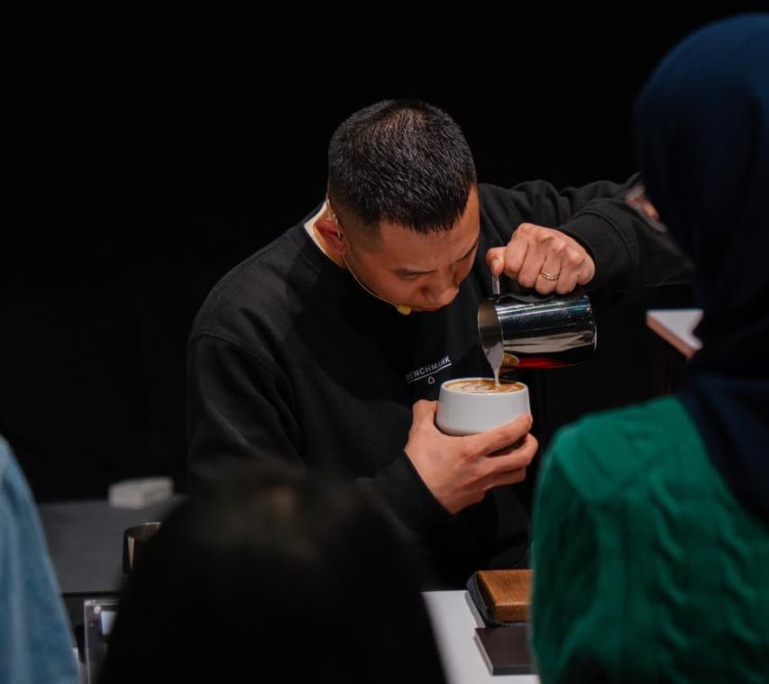 Путь Джомара Моралеса к титулу чемпиона ОАЭ по латте-арту 2026