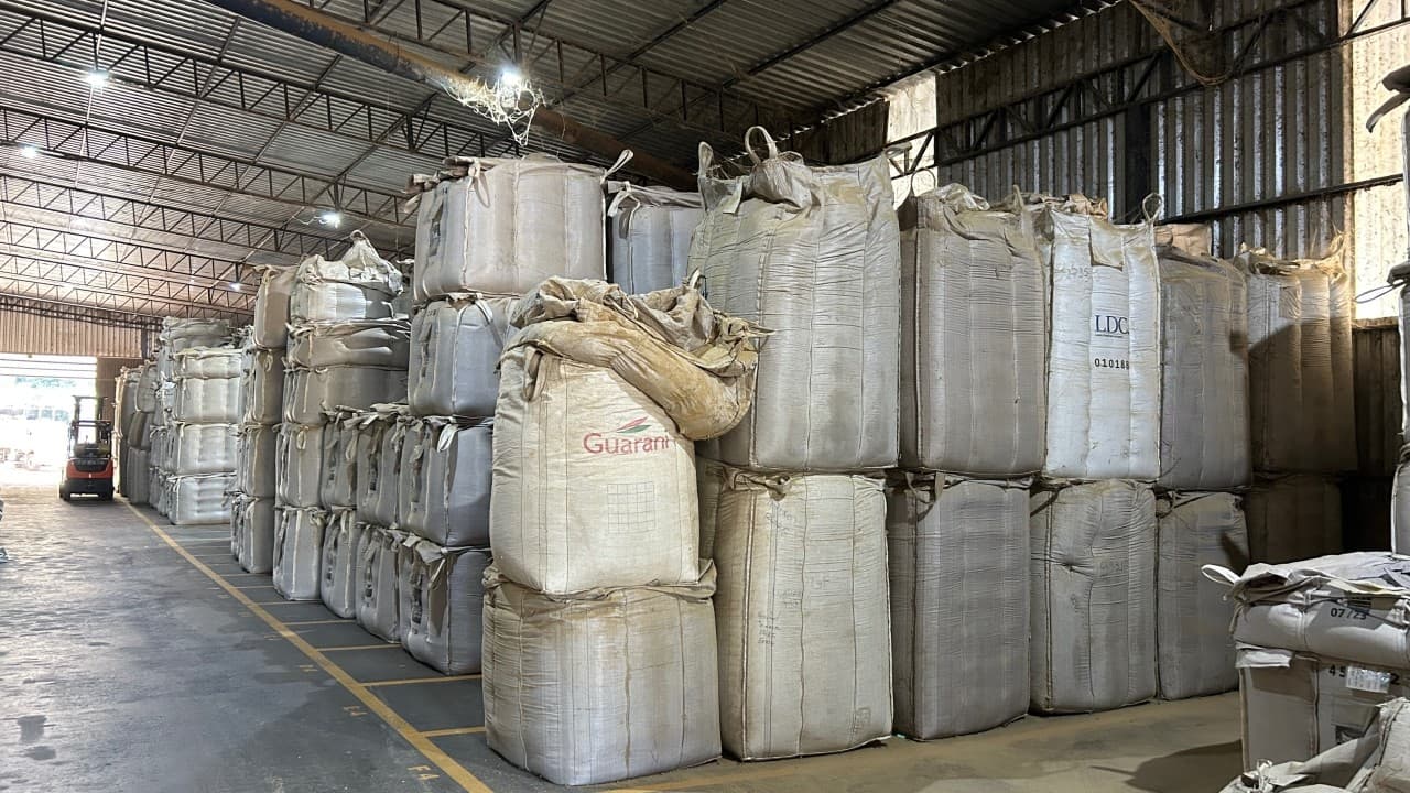 Invisible Gravity in Coffee