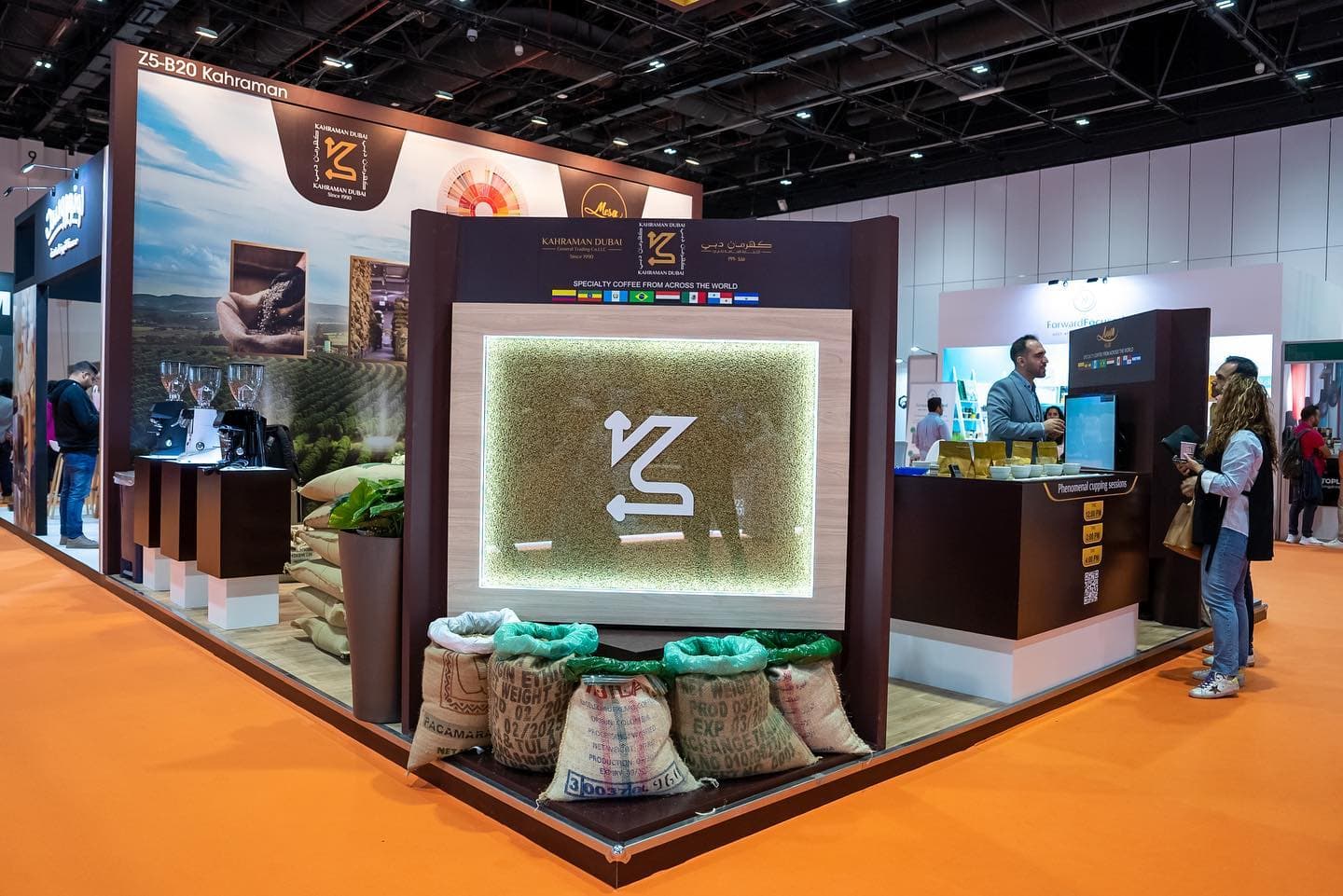 Глобальный кофейный ландшафт переходит от традиционных техник к смарт-машинам и технологиям.