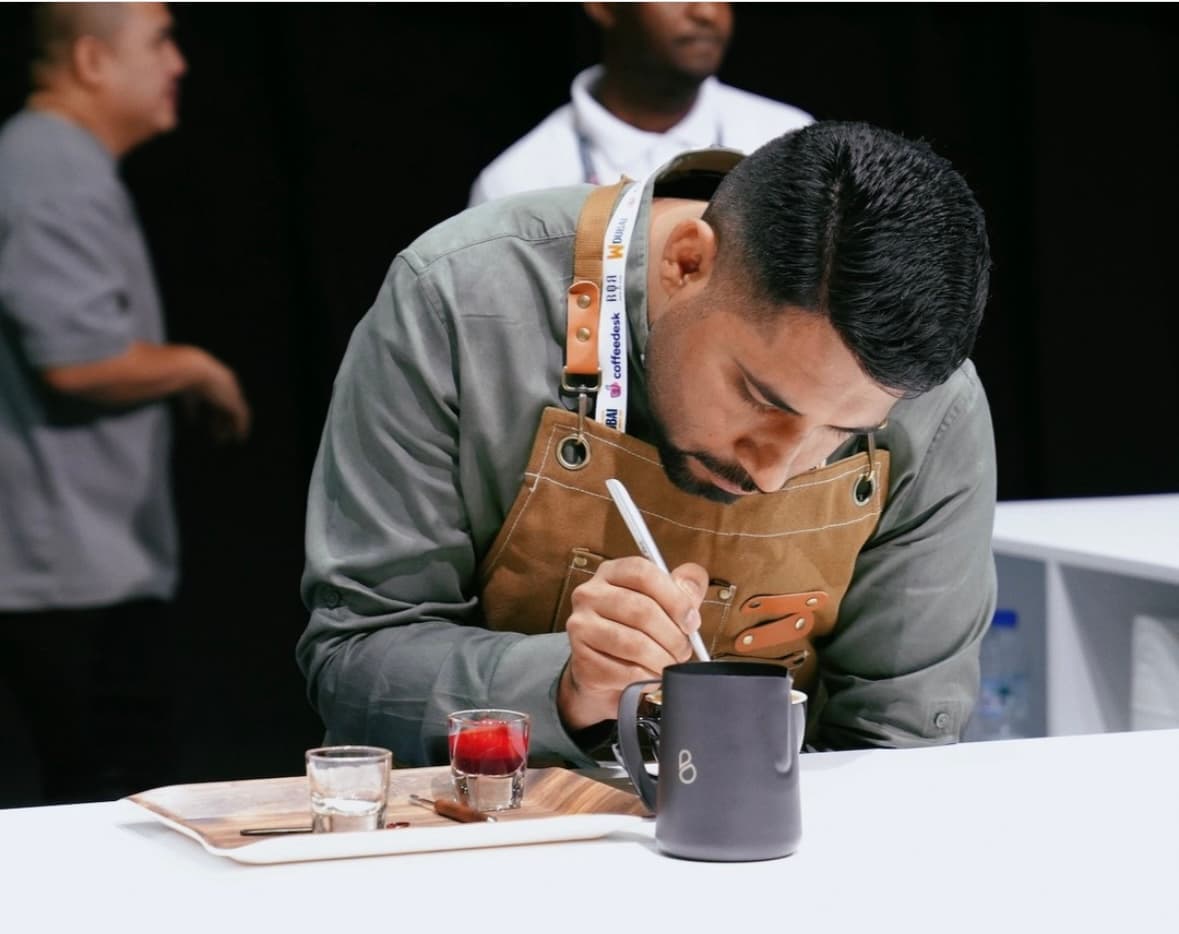 От посудомоечной машины до главного контролера качества и тренера Маэстро: раскрывая кофейное путешествие Билала