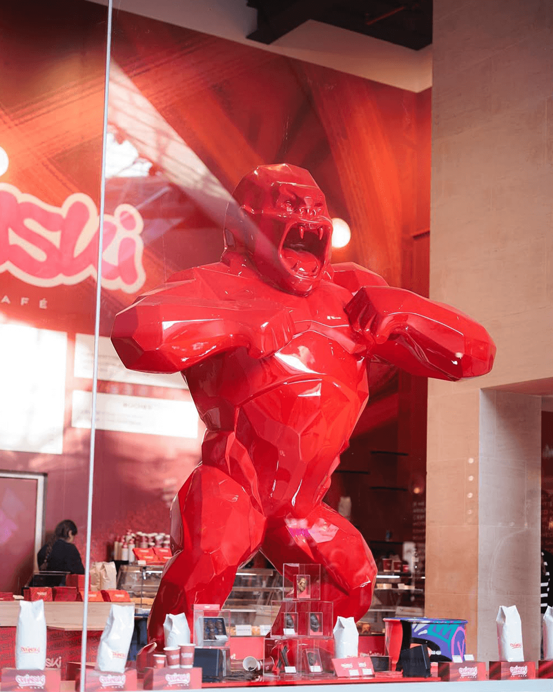 Orlinski – Le Café: Когда искусство встречается с кофе в Каррузель дю Лувр