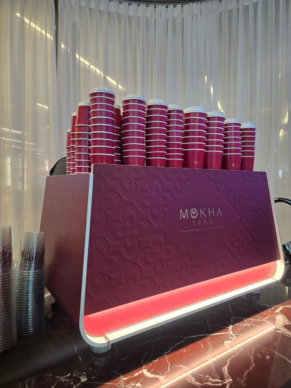 «Моха 1450» открыла первое в мире интерактивное кафе в башнях Эмирейтс в Дубае и вновь поднимает культуру авторского кофе на новый уровень