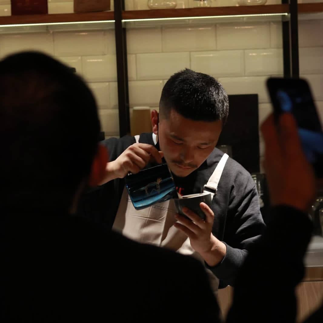 Чемпион по приготовлению кофе Сонам Шерпа запустил обучающую серию в Instagram: как варить вкусный кофе вручную