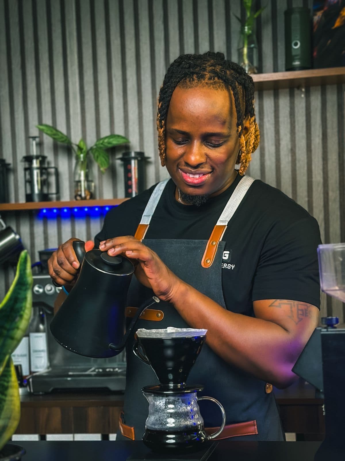 От горы Элгон до кофеен Дубая: Деррик Вониала соединяет фермеров и любителей кофе