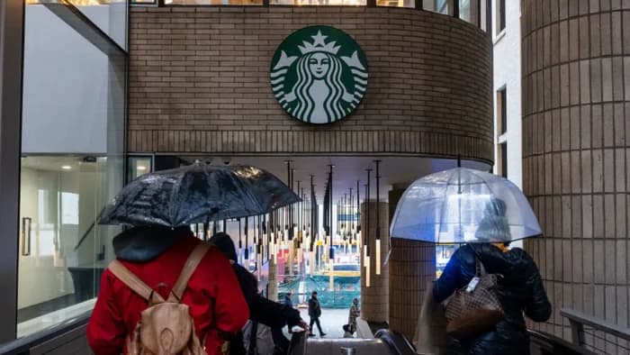 Starbucks Returns to Growth for the First Time in Two Years