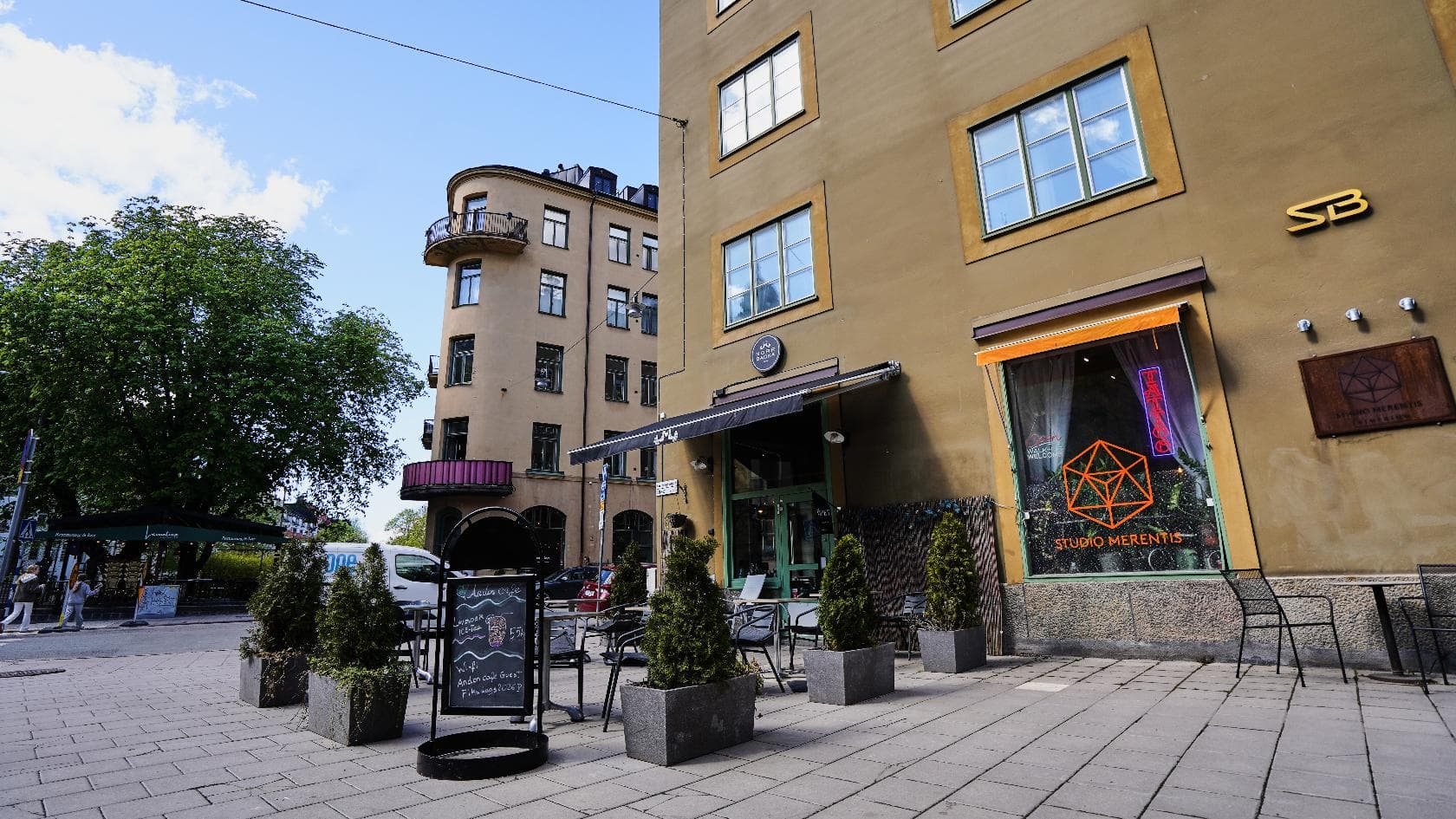 Two Weeks Into the AI-Run Cafe Experiment: New Challenges Emerge in Stockholm