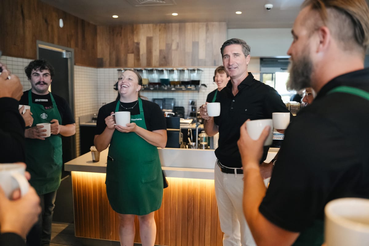 Starbucks to Close 400 Stores, Cut Jobs in $1bn Plan