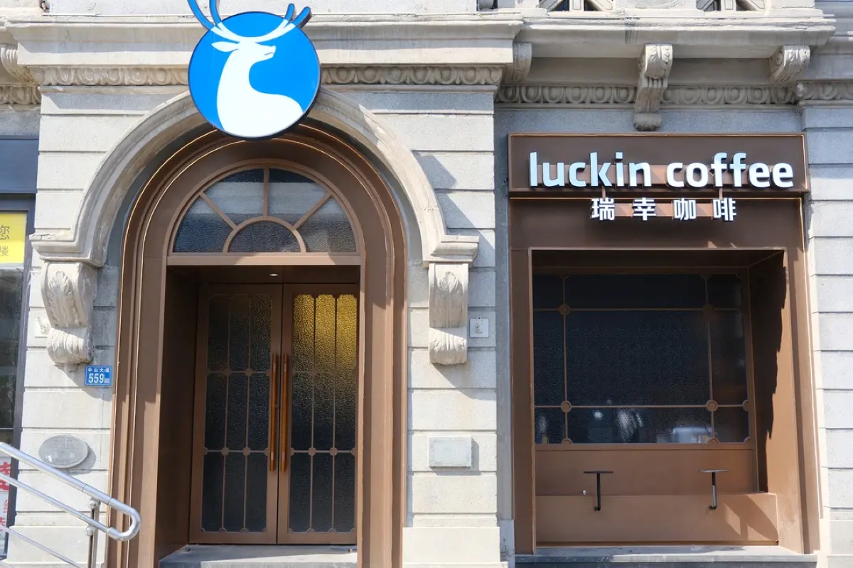Luckin Coffee Expands Aggressively, Outperforming Starbucks in Global Market