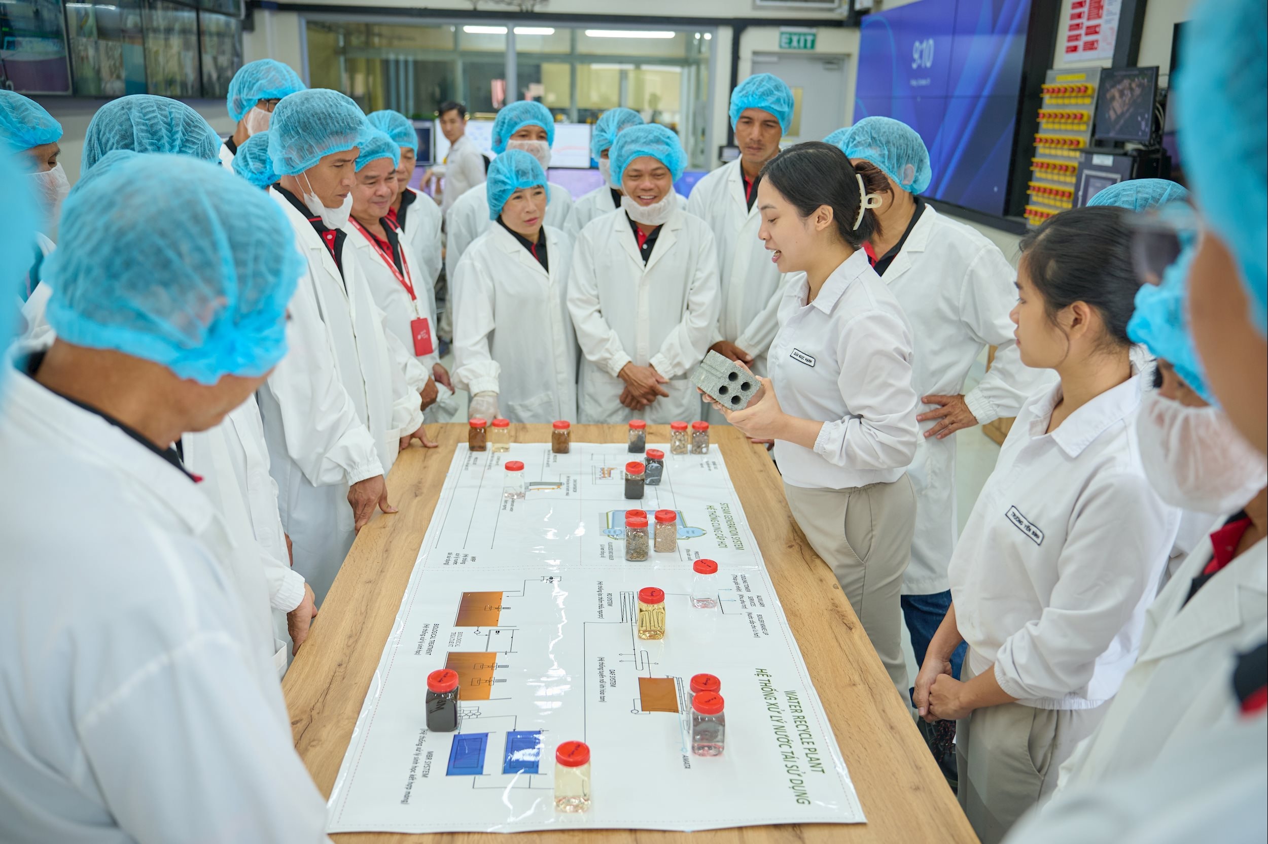 Outstanding farmers from the NESCAFÉ Plan program visited the Nestlé Trị An factory to learn about the production process and explore the different types of coffee beans prepared for export.