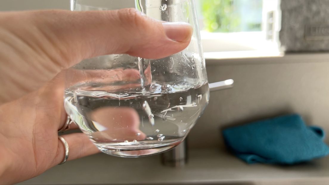 Café in Utrecht stops serving coffee after bacteria detected in the city’s tap water.